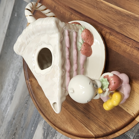 Lenox Tweety Teapot - Picture 6 of 9